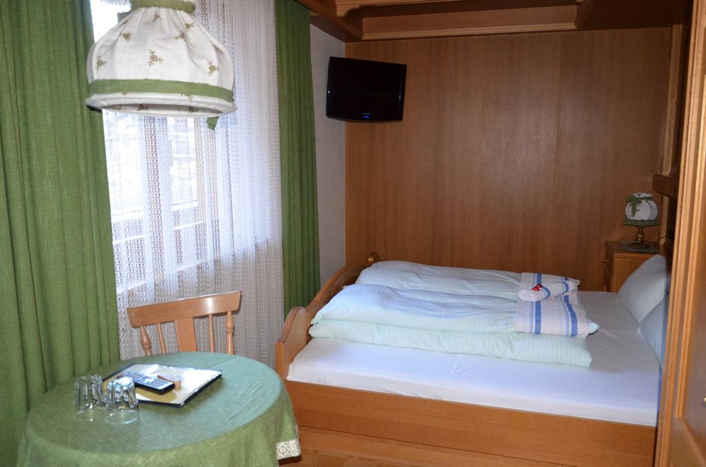 Gaestehaus Troppmair フィンケンベルク エクステリア 写真
